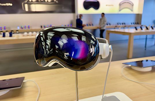 Apple расширяет продажи шлема смешанной реальности Vision Pro за пределы США